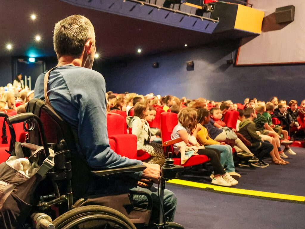300 Barentinois réunis au Théâtre Montdory pour le film "we are people"
