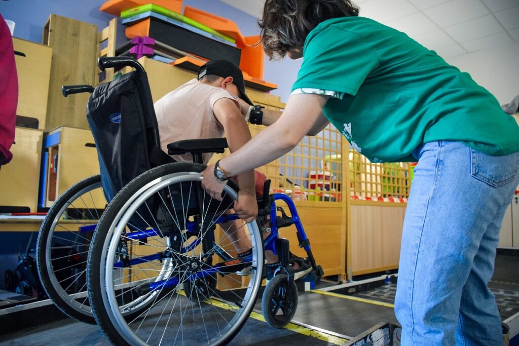 Atelier de sensibilisation au fauteuil roulant