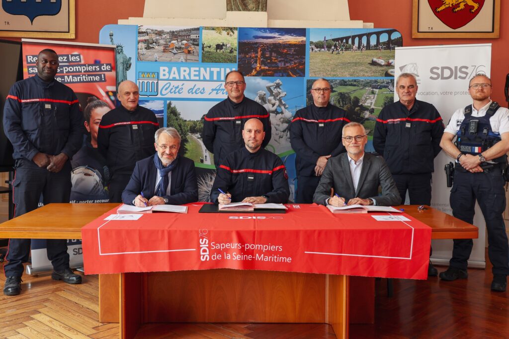 Signature de la convention entre le SDIS 76 et la commune de Barentin.